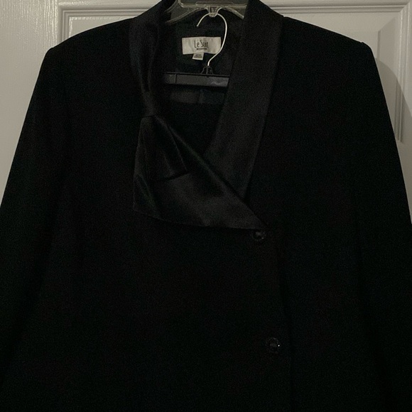 Le Suit Dresses & Skirts - Women’s Black 2pc Suit